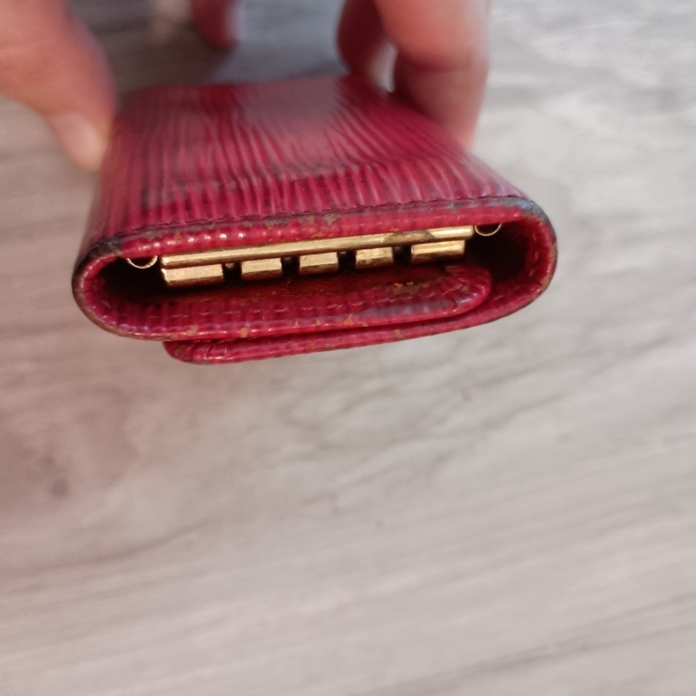 Authentic Louis Vuitton Epi Leather 4 Key Holder Cles Unisex Red - Picture 3 of 7